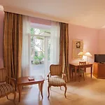 Hotell Ateneo Garden Palace 4*