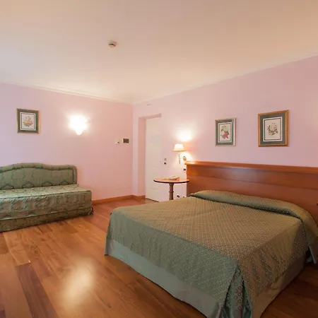 Отель Ateneo Garden Palace 4*