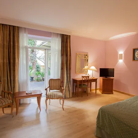 Hotel Ateneo Garden Palace 4*