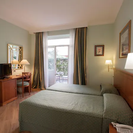 Hotel Ateneo Garden Palace 4*