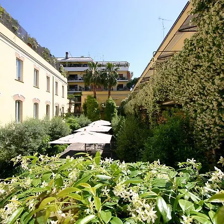 Отель Ateneo Garden Palace