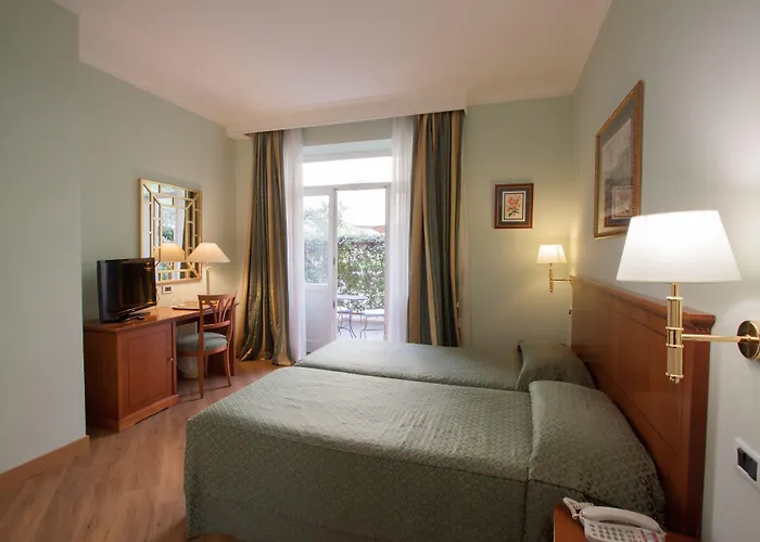 Hotel Ateneo Garden Palace 4*