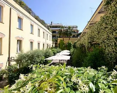 Ateneo Garden Palace Hotel 4*